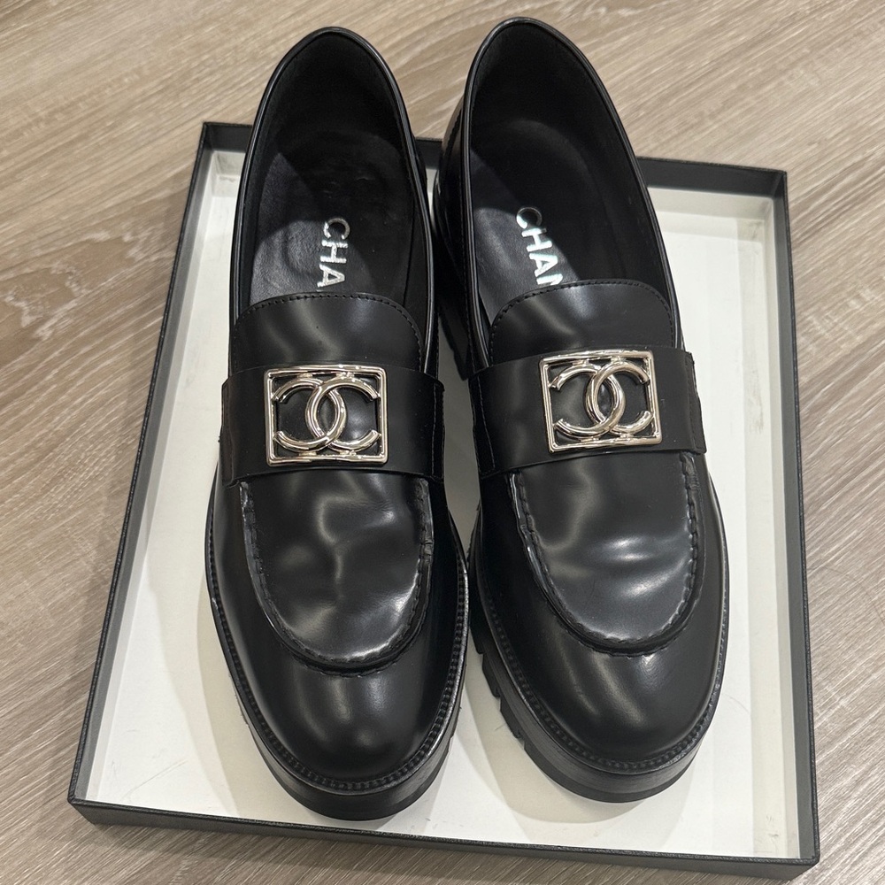 CHANEL Black Leather Loafers/Moccasin with Silver Accent
